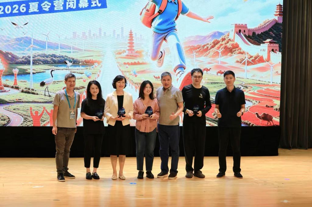 多媒体教室和户外活动场地的全方位保障