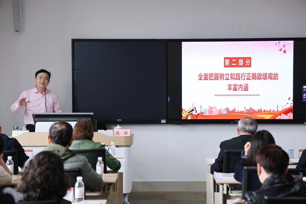 切实把思想和行动统一到党中央