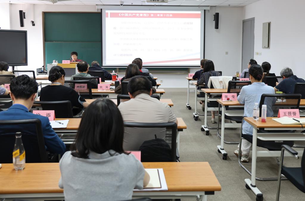 切实加强忠诚干净担当的高素质干部队伍