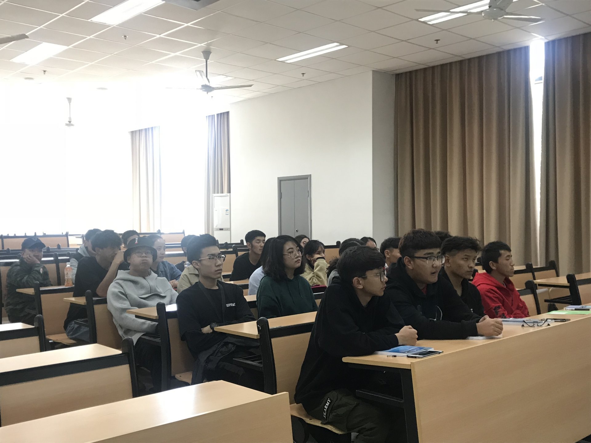 在打破方言区域